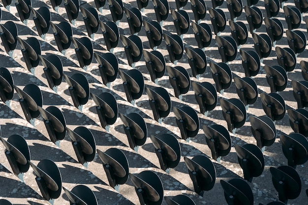 Posti vuoti in fila per i tifosi nell'arena tanti posti vuoti per gli spettatori in tribuna