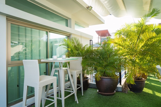 Posto all'aperto sul balcone con vista in piscina villa, casa, casa, condominio e appartamento