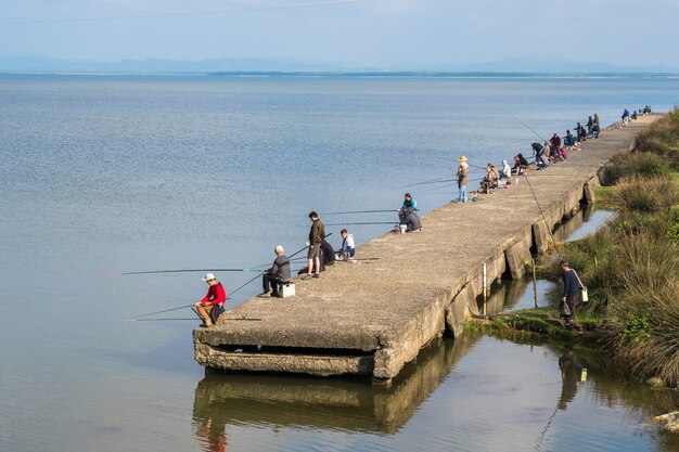 Poti, Georgia - 29.04.2018: pescatori sul lago Paliastomi.