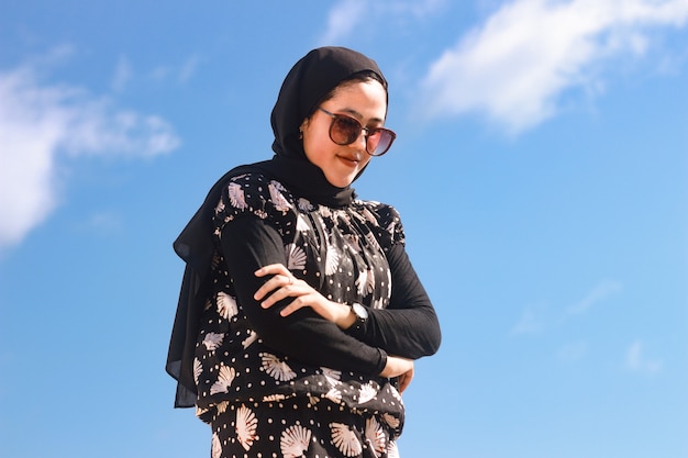 Potrait di 20s giovane donna con Hijab