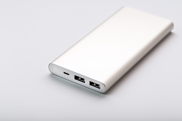 Powerbank per la ricarica di dispositivi mobili con cavo,