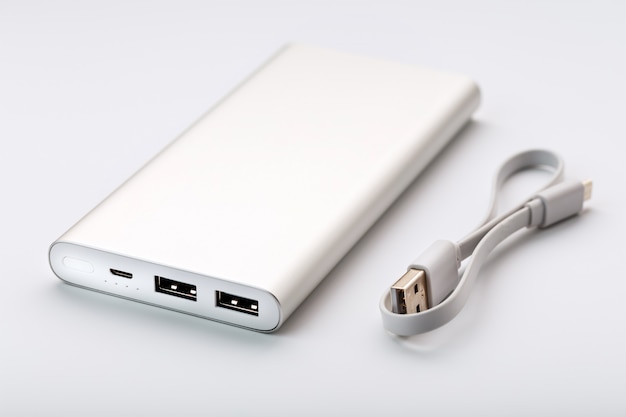 Powerbank per la ricarica di dispositivi mobili con cavo,