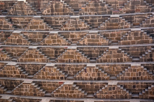 Pozzo a gradini gigante di abhaneri in rajasthan, india