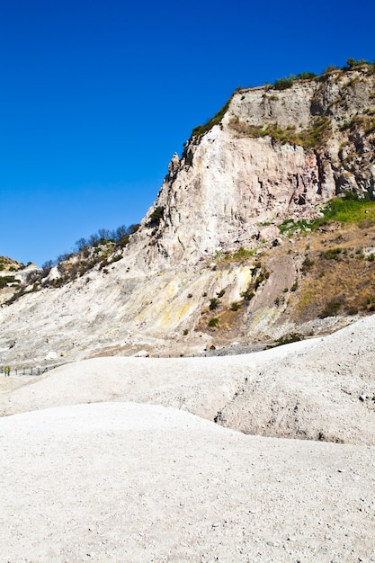 Pozzuoli, Italia. Zona Solfatara, cratere vulcanico ancora in attività.