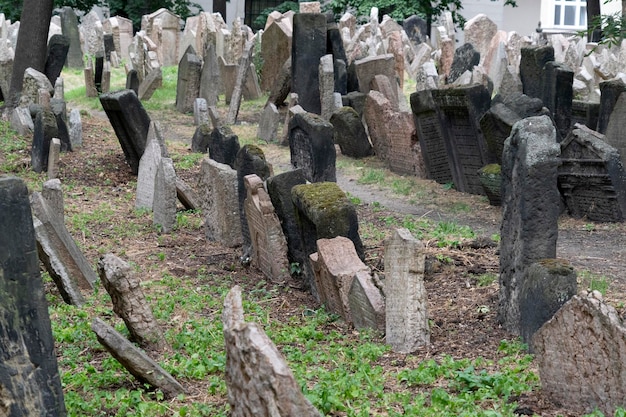 PRAGA, REPUBBLICA CECA - 17 LUGLIO 2019 - vecchio cimitero ebraico a Praga