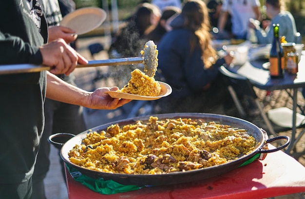 Pranzo in famiglia con paella valenciana