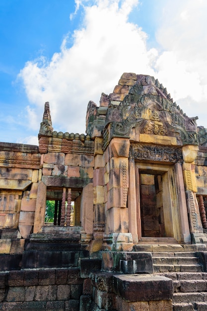 Prasat Hin Muang Tam con cielo blu