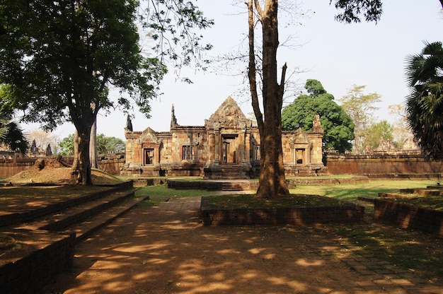 Prasat Muang Tam Stone Sanctuary edificio in stile Khmer Hindu Temple a Muangtam Parco storico per thailandesi e viaggiatori stranieri viaggio visita rispetto preghiera a Prakhon Chai a Buriram Thailandia