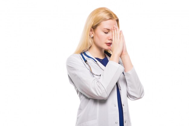 Pregare medico donna con stetoscopio