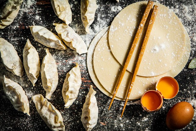 Preparare gnocchi gyoza fatti in casa