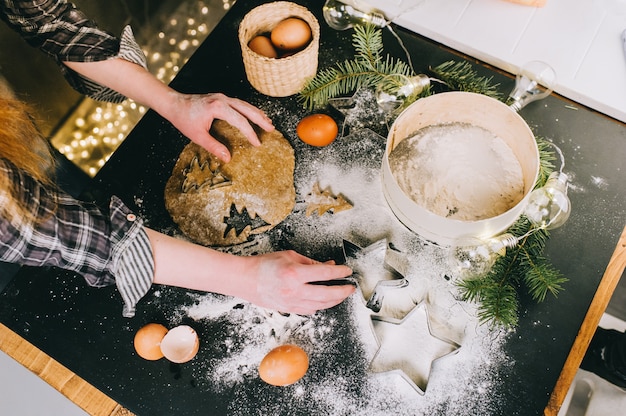 Preparare i biscotti di Natale