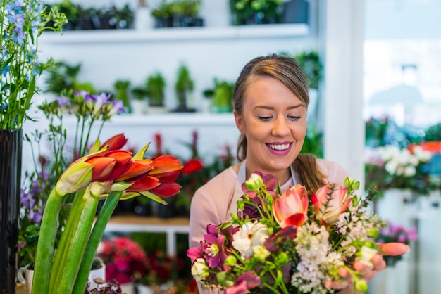 Preparare i fiori per l&#39;organizzazione