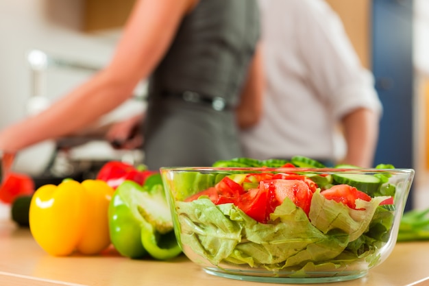 Preparare le verdure e l'insalata