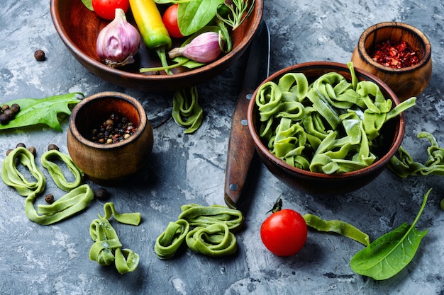 Preparare noodles fatti a mano