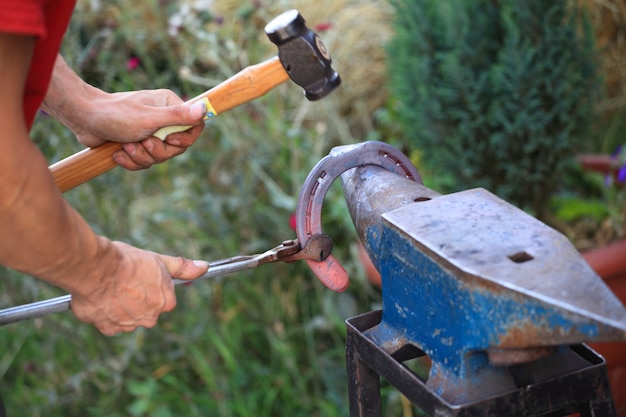 Preparare un ferro di cavallo