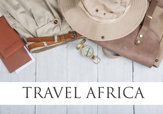 Preparati per il viaggio in accessori in stile africano e articoli da viaggio che imballano i vestiti nello zaino