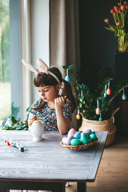 Preparazione della decorazione per Pasqua