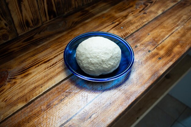 preparazione della pasta di pane impastata a riposo