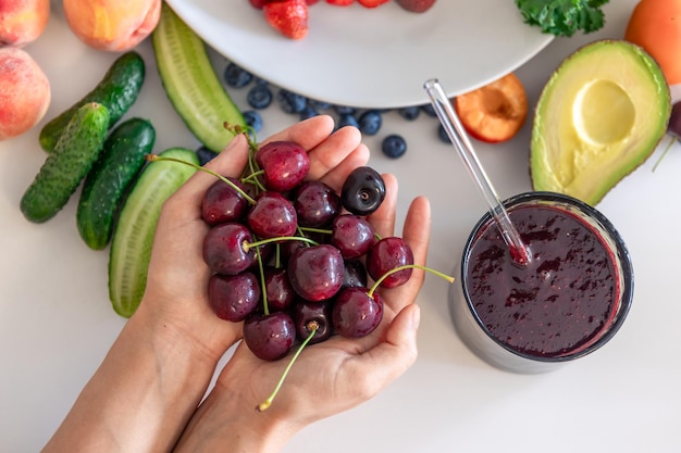 Preparazione di frullati di ciliegie e altre frutta e verdura