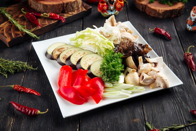 Preparazione di verdure tritate per cucinare