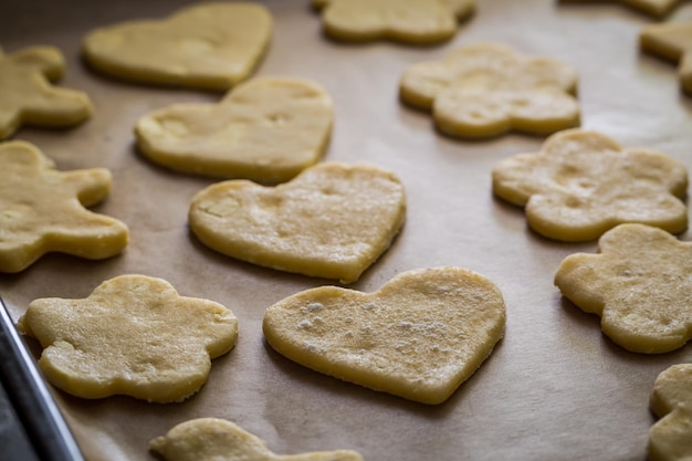 Preparazione per la cottura dei gustosi biscotti al latte