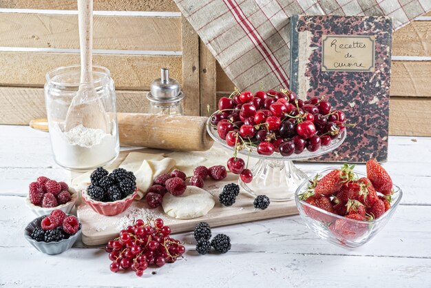 Preparazione per torta con frutti di bosco