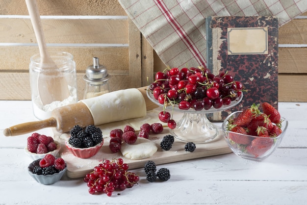 Preparazione per torta con frutti di bosco