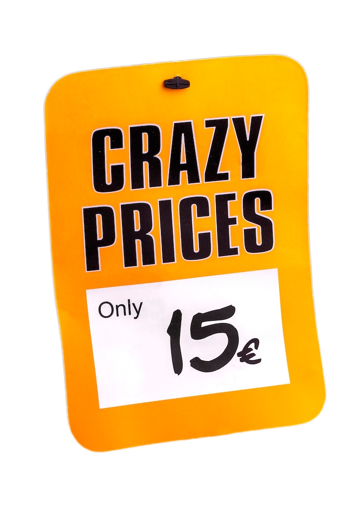 Foto prezzo da pagare con la scritta crazy price.