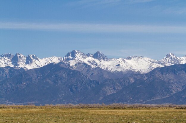 Primavera nella fattoria del Midwest vicino alle Great Sand Dunes.