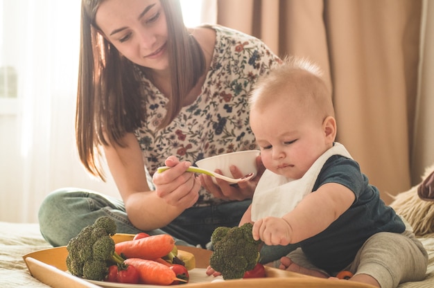 Primo alimento solido per un bambino