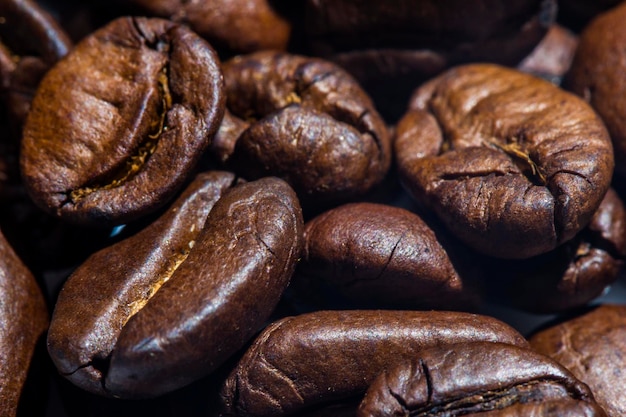 Primo piano Chicchi di caffè marroni arrostiti