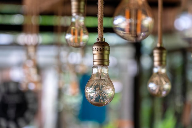 Primo piano decorativo della lampada elettrica dell'annata delle lampadine di stile di edison antico