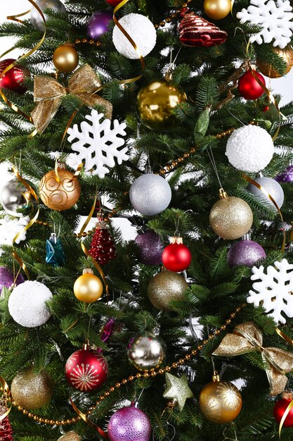 Primo piano decorato dell'albero di Natale