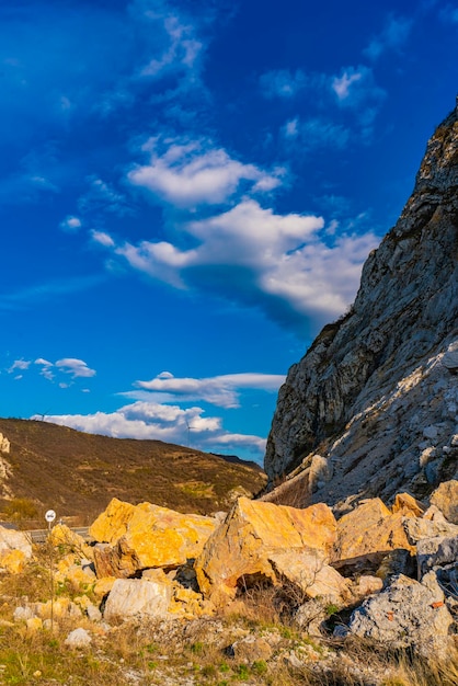 Primo piano dei blocchi di detriti di roccia