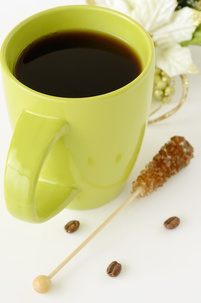 Primo piano del caffè con un sorriso nel riflesso