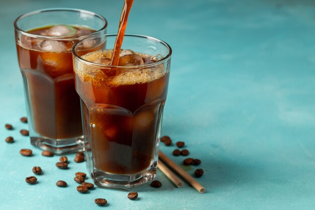 Primo piano del caffè di ghiaccio in vetri