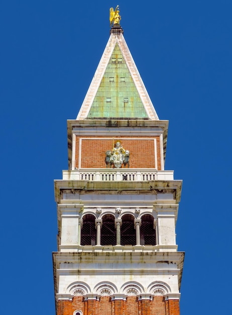 Primo piano del Campanile di Venezia San Marco