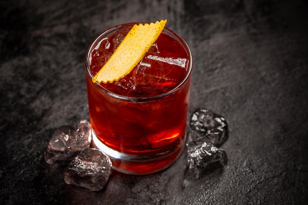 Primo piano del cocktail Negroni