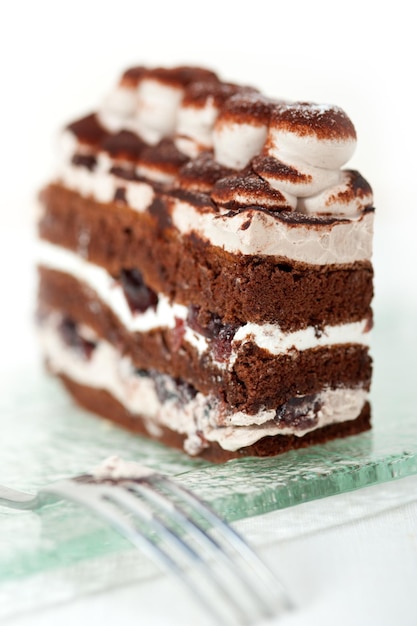 Primo piano del dessert su sfondo bianco