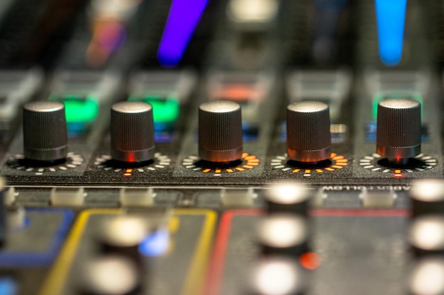 Primo piano del mixer audio