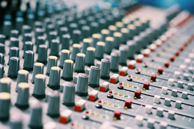 Primo piano del mixer audio