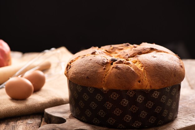 Primo piano del panettone della tradizionale torta natalizia italiana