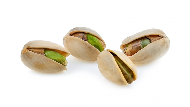 Primo piano del pistacchio fresco e saporito