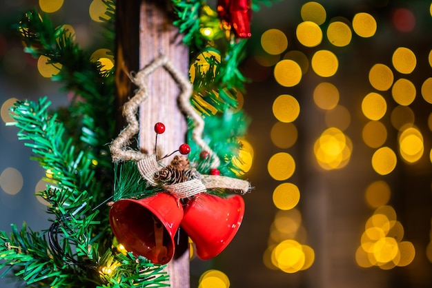 Primo piano dell'albero di Natale illuminato