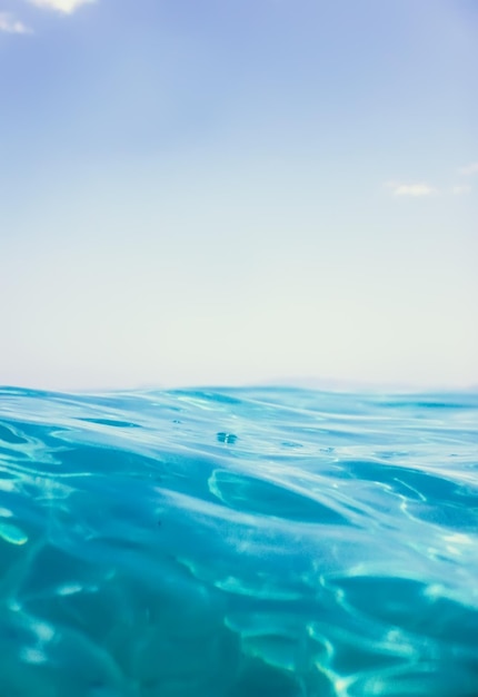 Primo piano dell'onda del mare, fondo dell'acqua di vista di angolo basso