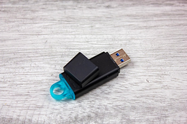 Primo piano dell'unità flash Unità flash USB sul tavolo