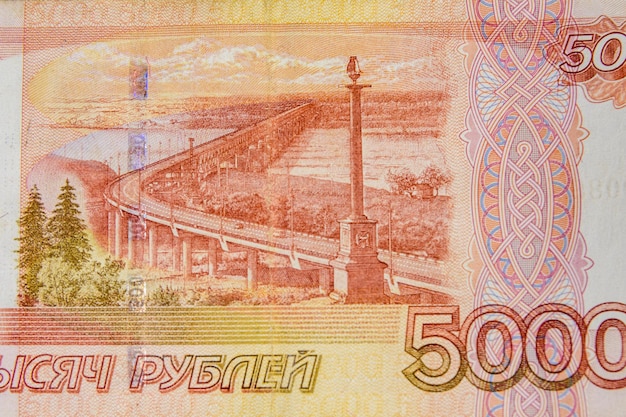 Primo piano della banconota russa da cinque migliaia di rubli
