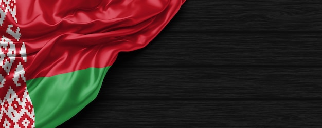 Primo piano della bandiera degli Stati Uniti della Bielorussia sullo sfondo di legno nero 3d render