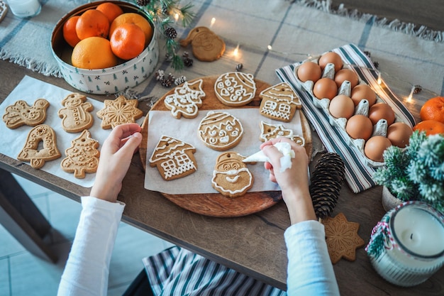 Primo piano della decorazione del pan di zenzero di Natale