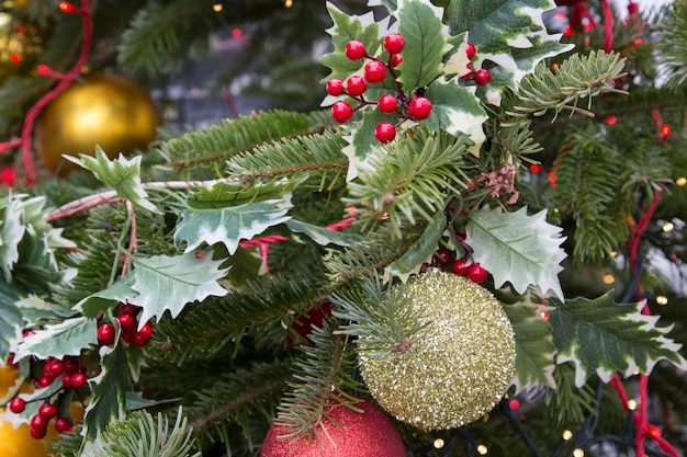 Primo piano della decorazione dell'albero di Natale